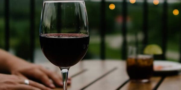 ¿Cómo exportar vino desde España a Polonia?